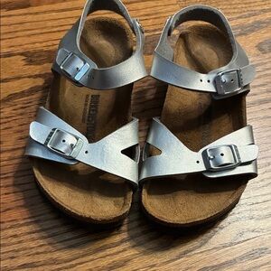 Birkenstock Rio Kids Metallic Silver Sandals Size 11-11.5 (29) gently worn 2-3x